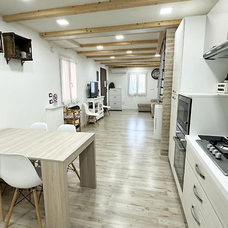 Bomboniera Apartment Comacchio Bagian luar foto